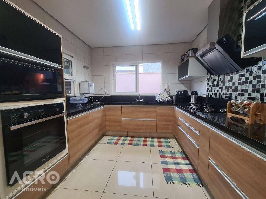 Casa de Condomínio à venda com 3 quartos, 283m² - Foto 2