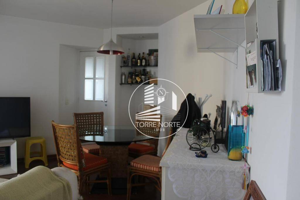 Apartamento à venda com 2 quartos, 70m² - Foto 4