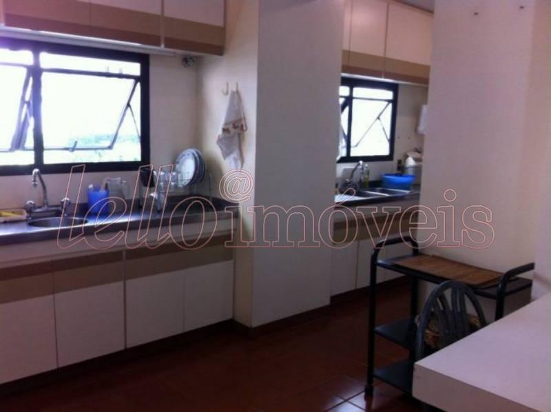 Apartamento à venda com 3 quartos, 211m² - Foto 9