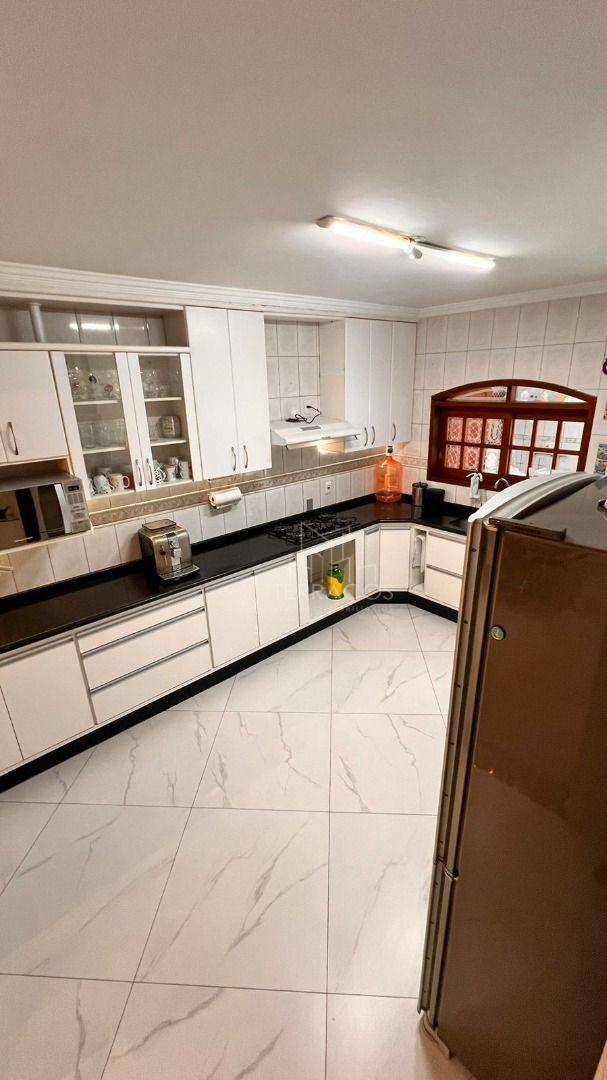 Casa à venda e aluguel com 3 quartos, 320m² - Foto 10