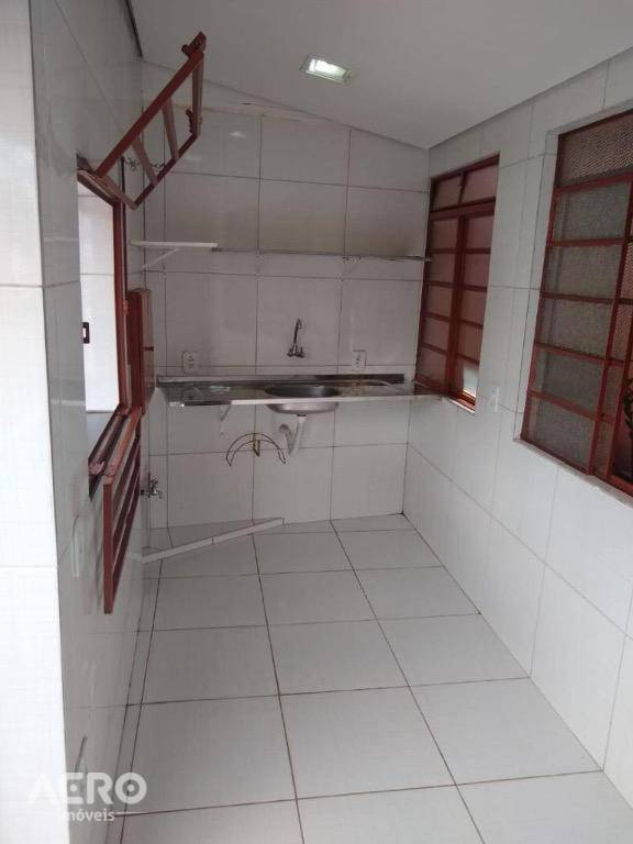 Casa à venda com 3 quartos, 370m² - Foto 3