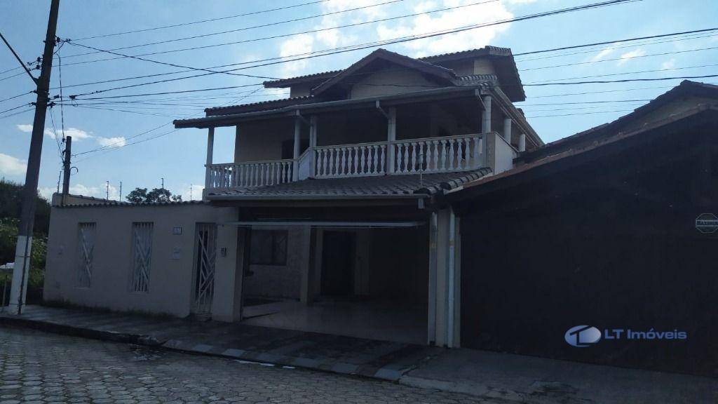 Sobrado à venda com 6 quartos, 338m² - Foto 1