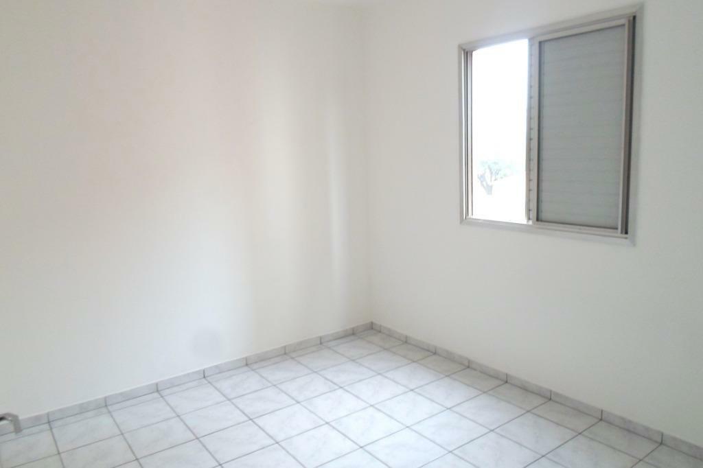 Apartamento à venda com 3 quartos, 64m² - Foto 2