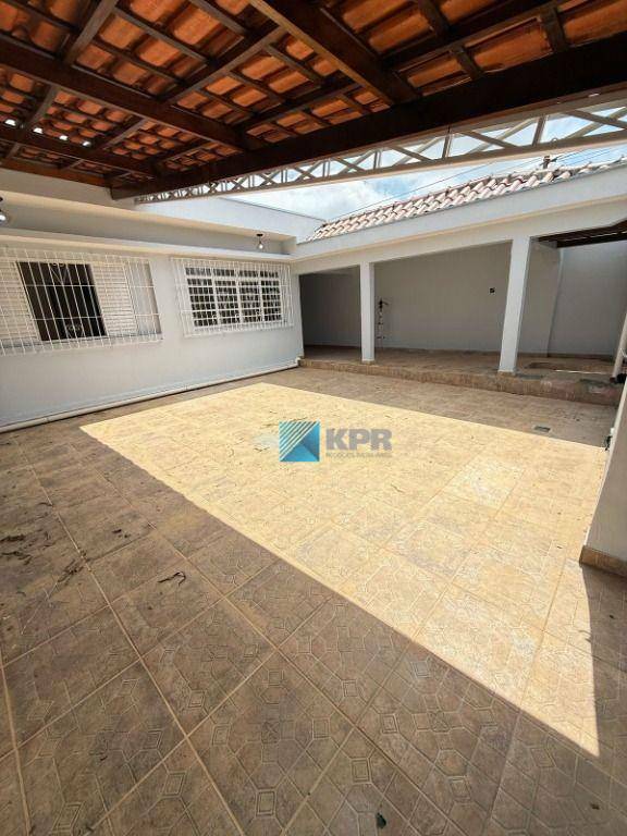 Casa à venda com 6 quartos, 270m² - Foto 3