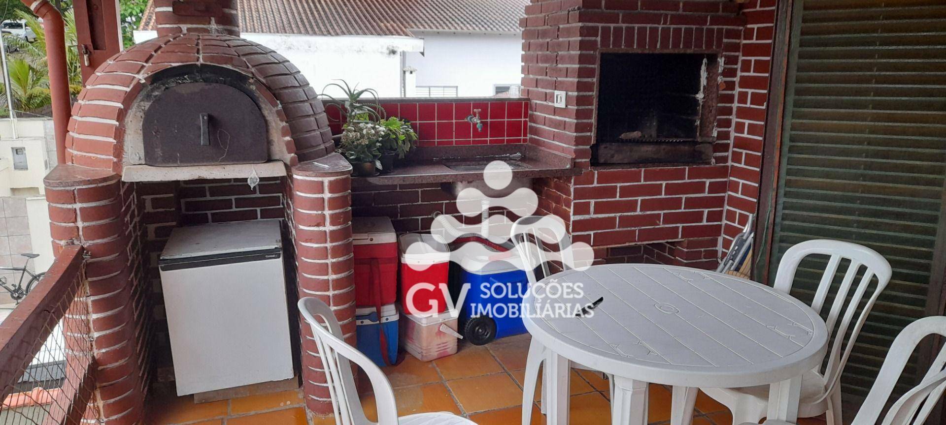 Casa de Condomínio à venda com 8 quartos, 358m² - Foto 4