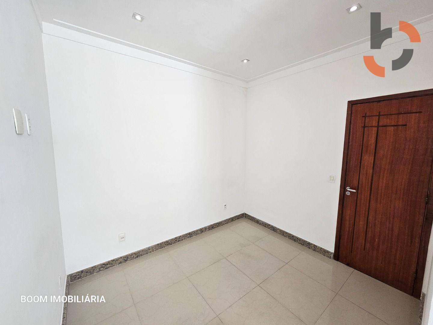 Casa à venda com 5 quartos, 218m² - Foto 25