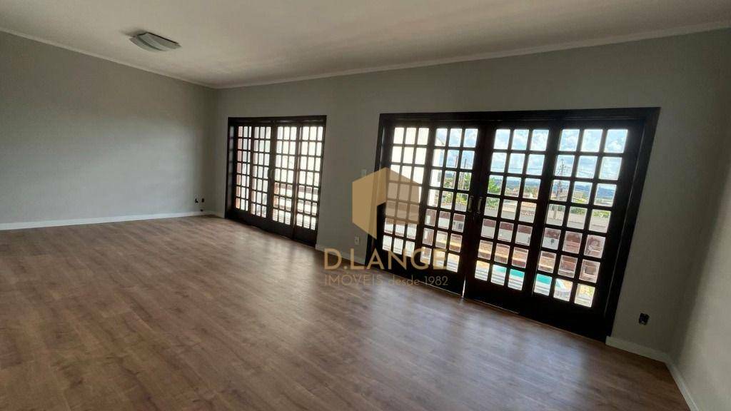 Casa à venda com 3 quartos, 281m² - Foto 1