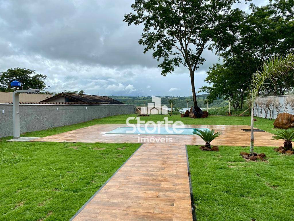 Fazenda à venda com 3 quartos, 240m² - Foto 1