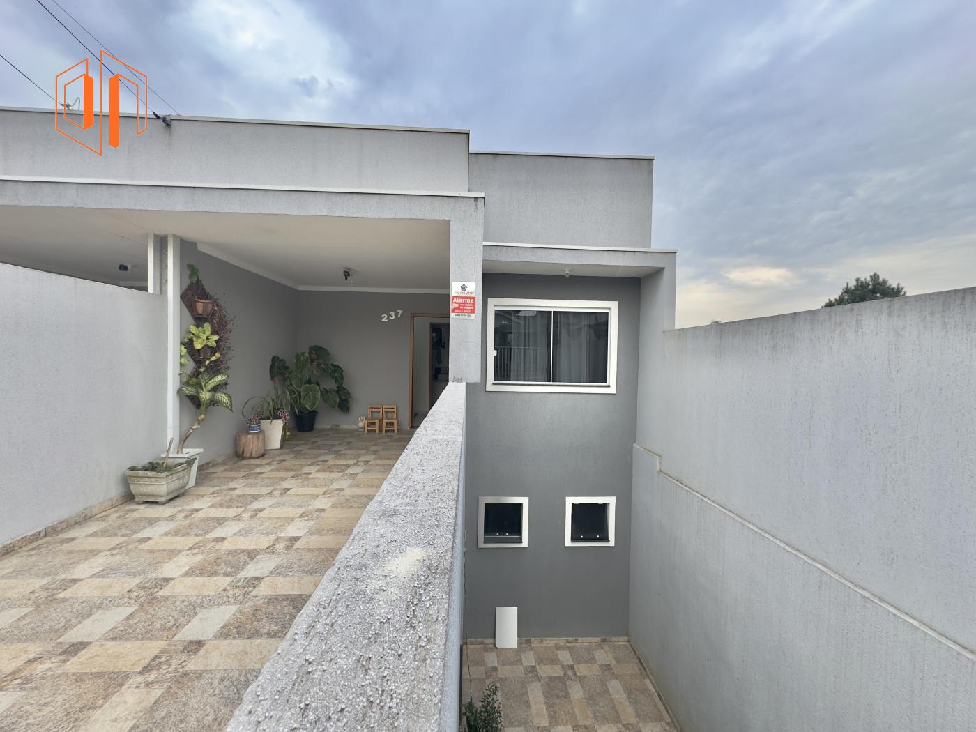 Casa à venda com 3 quartos, 90m² - Foto 1