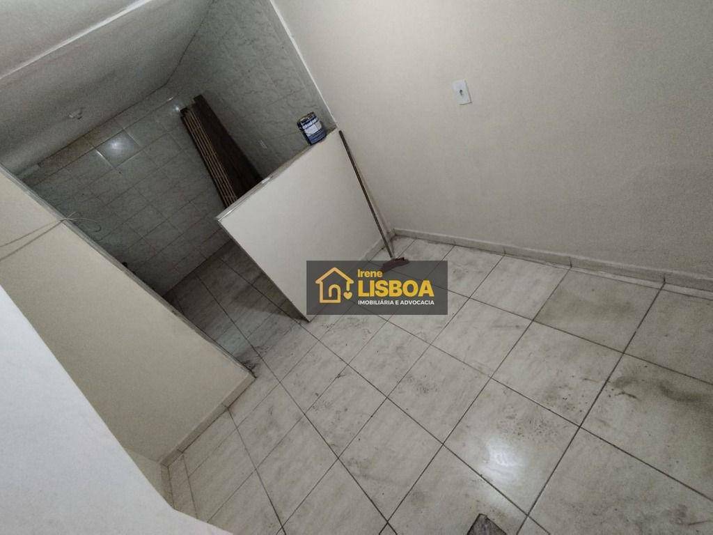 Casa para alugar com 2 quartos, 37m² - Foto 14