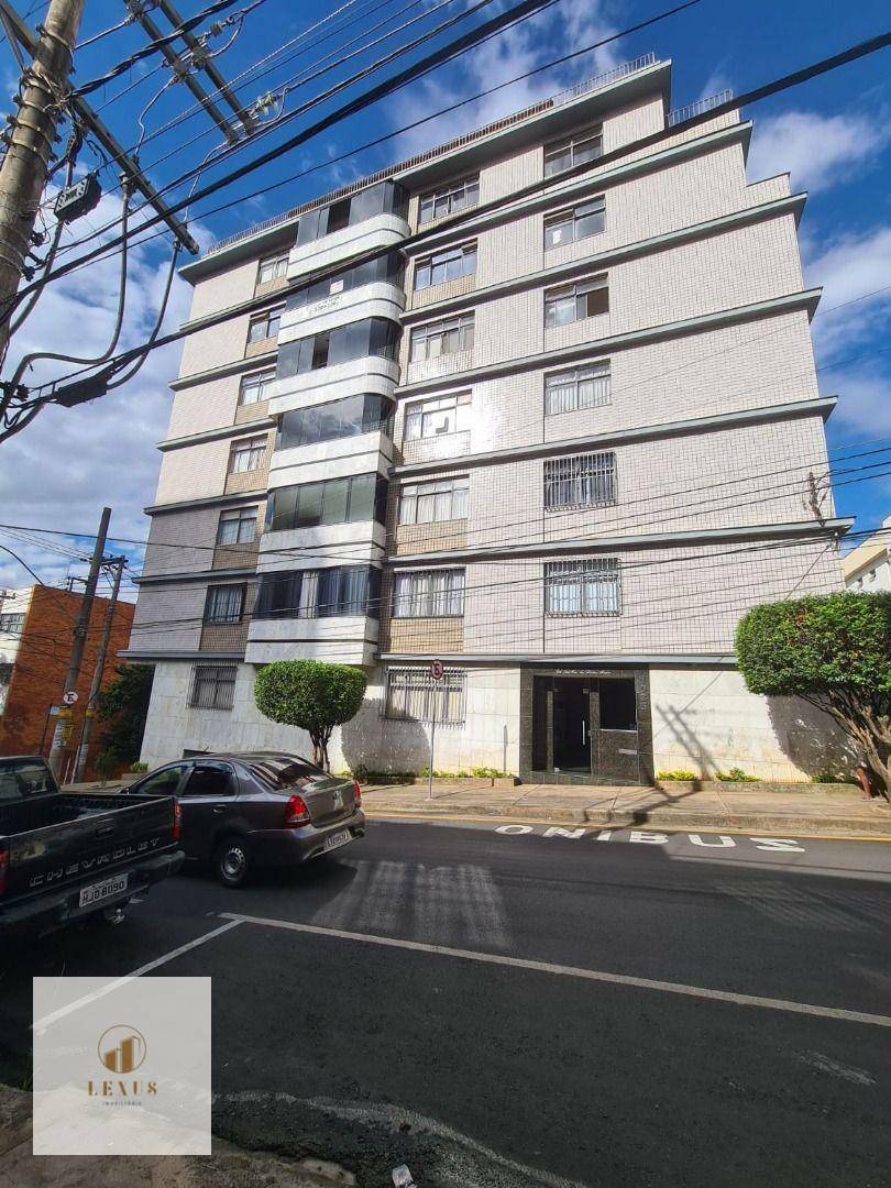 Apartamento à venda com 4 quartos, 240m² - Foto 1