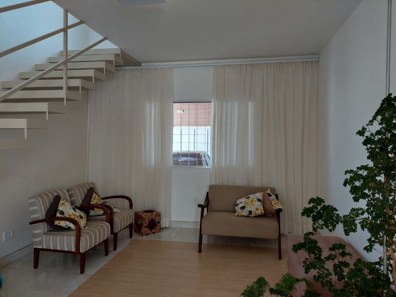 Casa à venda com 3 quartos, 155m² - Foto 1