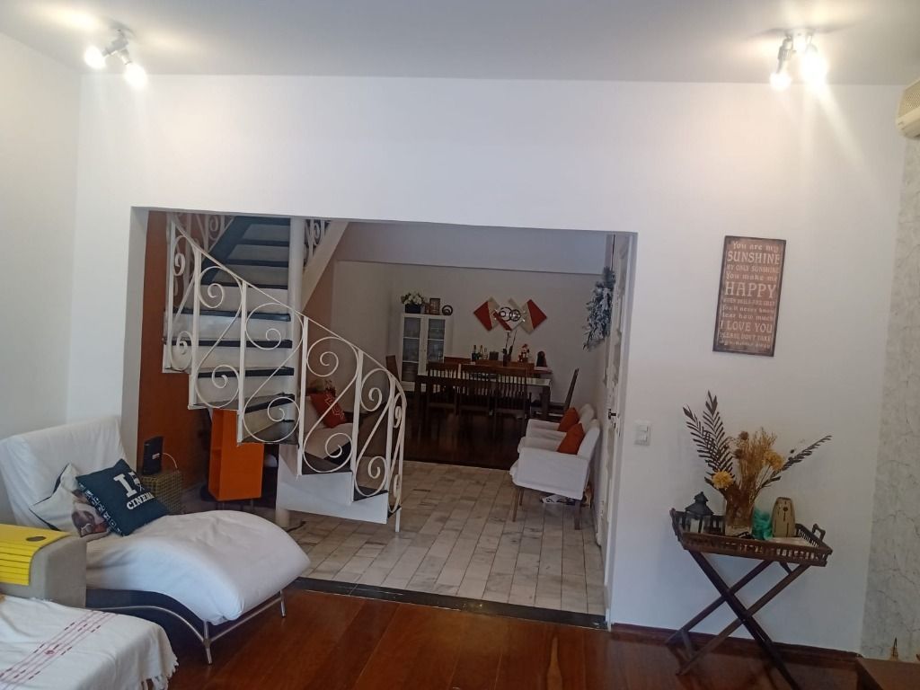 Casa à venda com 5 quartos, 260m² - Foto 9