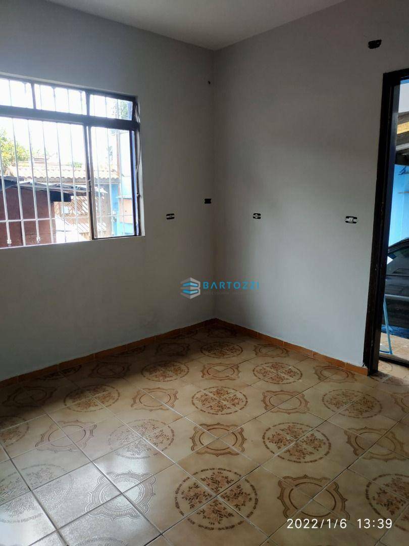 Casa à venda com 2 quartos, 100m² - Foto 1