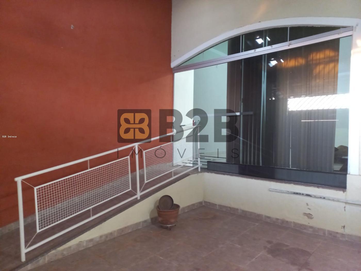 Casa à venda com 3 quartos, 190m² - Foto 1