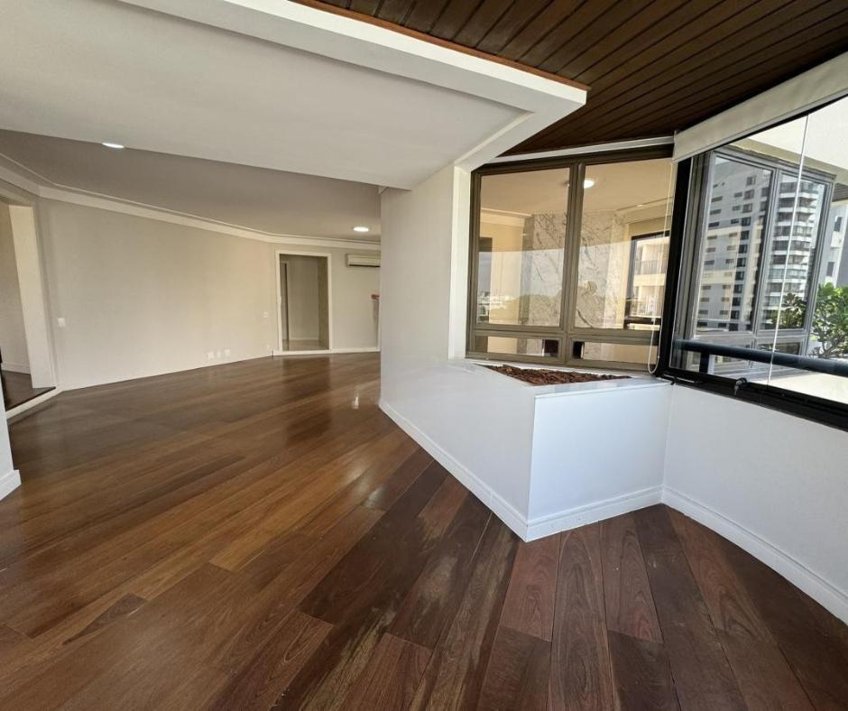 Apartamento à venda com 4 quartos, 226m² - Foto 3