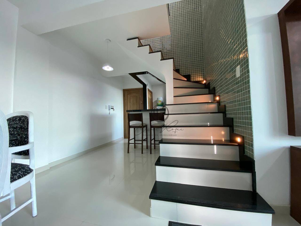 Apartamento à venda com 3 quartos, 220m² - Foto 2