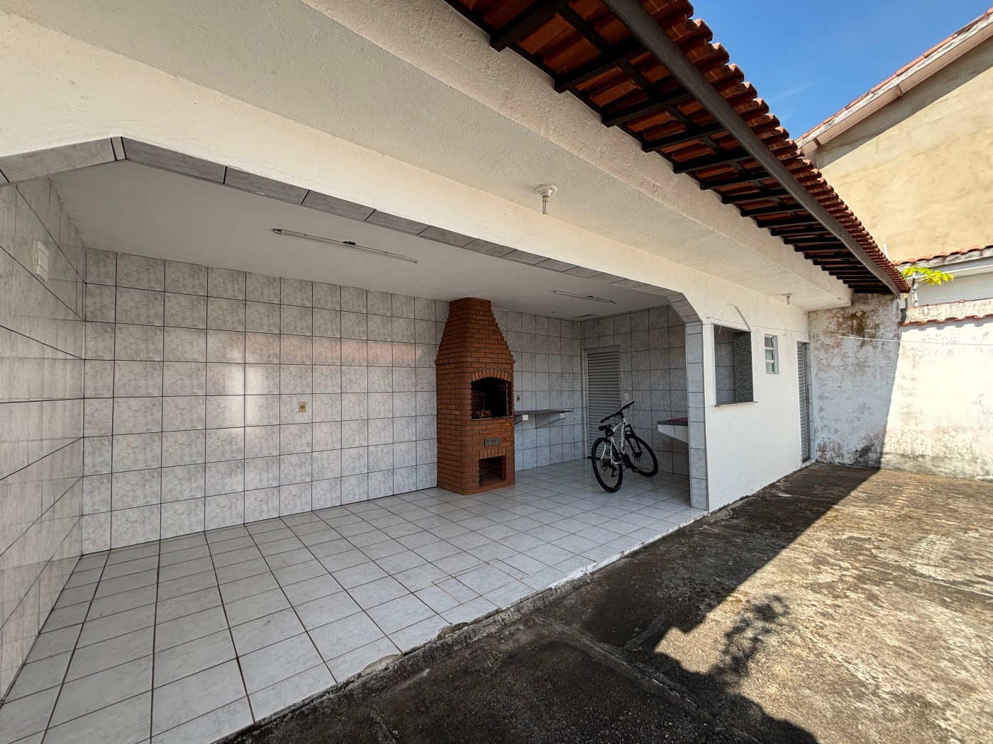 Casa à venda com 2 quartos, 260m² - Foto 2