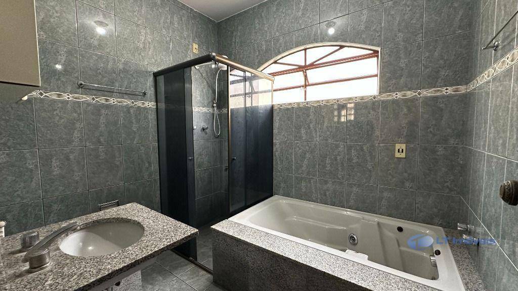 Casa para alugar com 3 quartos, 152m² - Foto 35