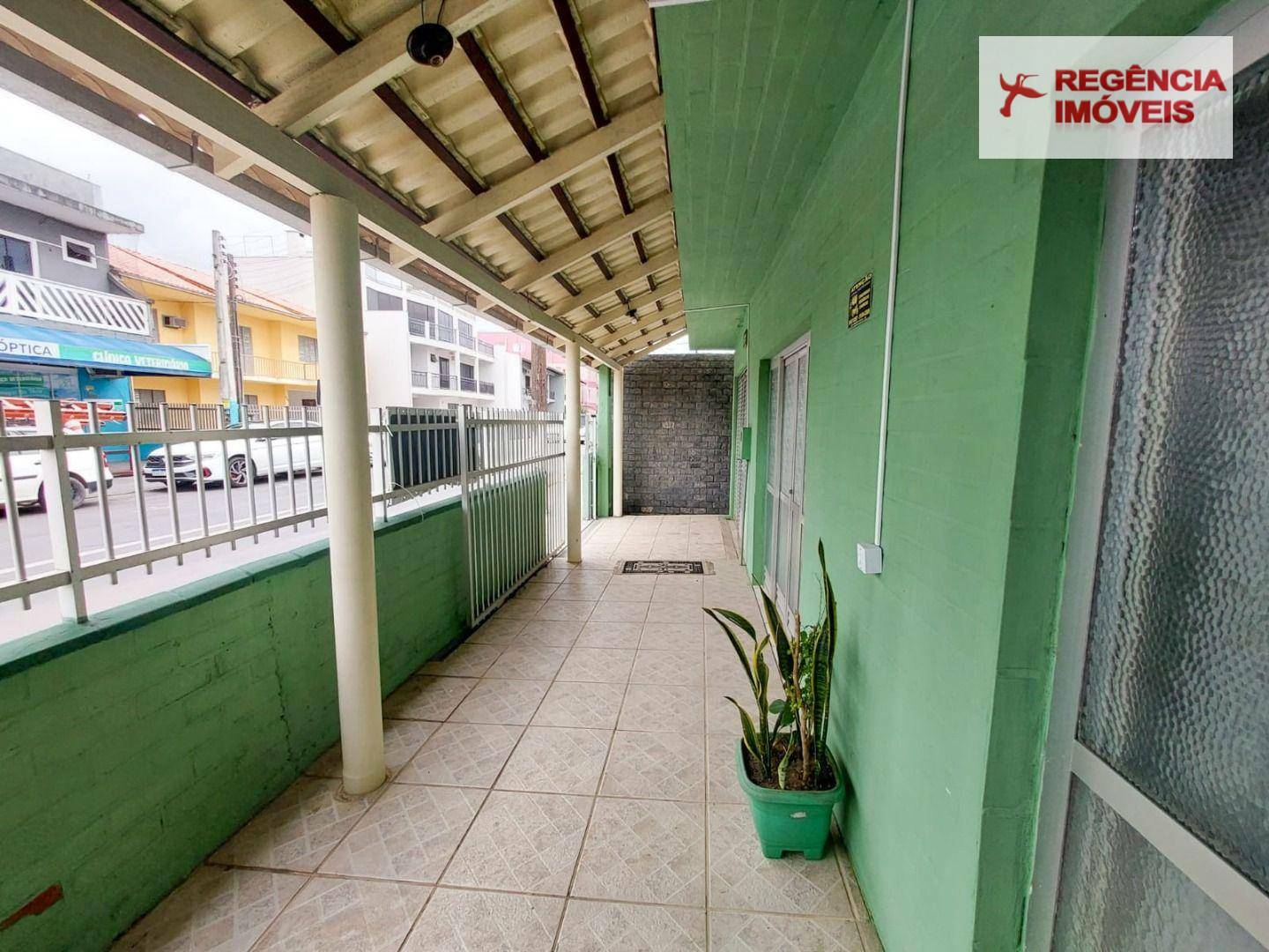 Casa para alugar com 8 quartos, 200m² - Foto 5