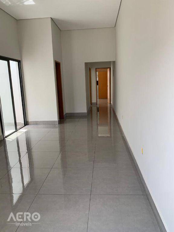 Casa à venda com 3 quartos, 138m² - Foto 1