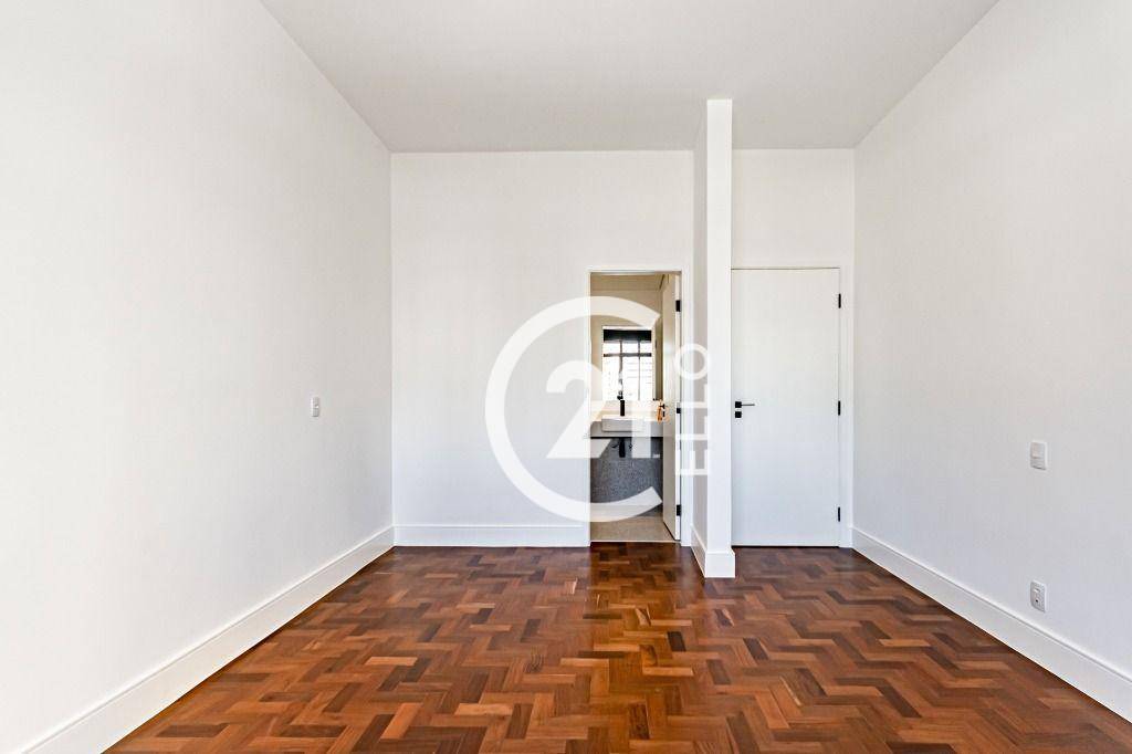 Apartamento à venda com 3 quartos, 212m² - Foto 19