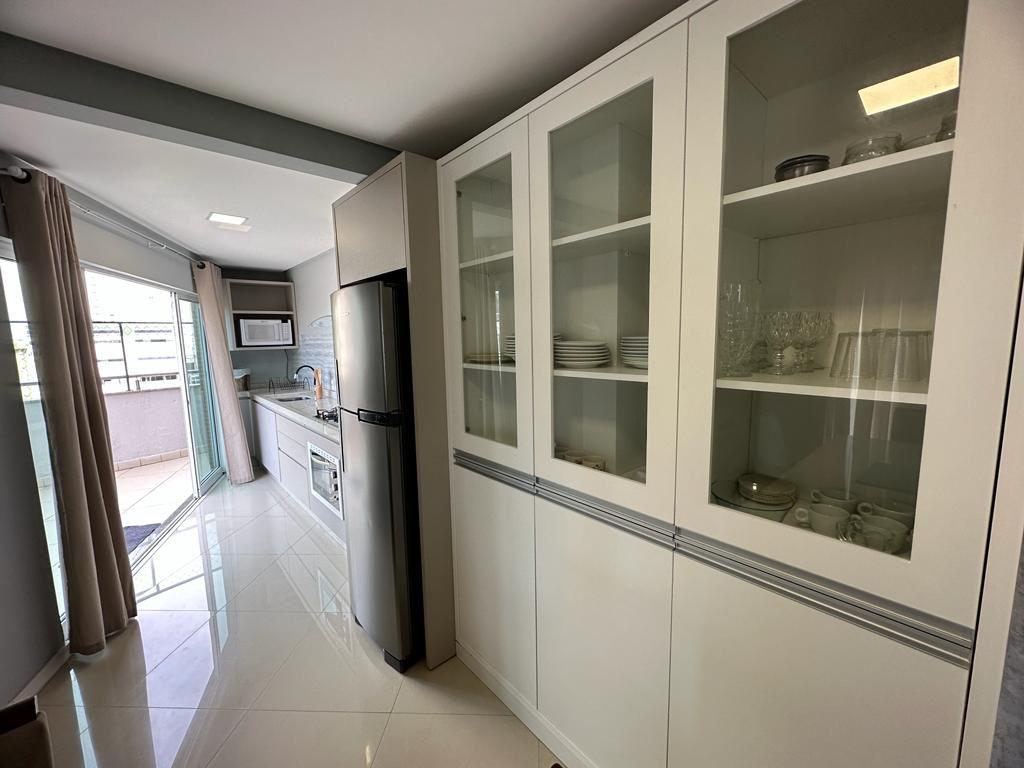 Apartamento para alugar com 3 quartos, 320m² - Foto 6