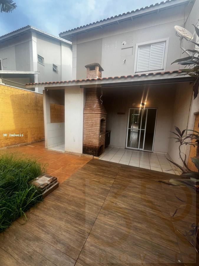 Casa de Condomínio à venda com 3 quartos, 247m² - Foto 1