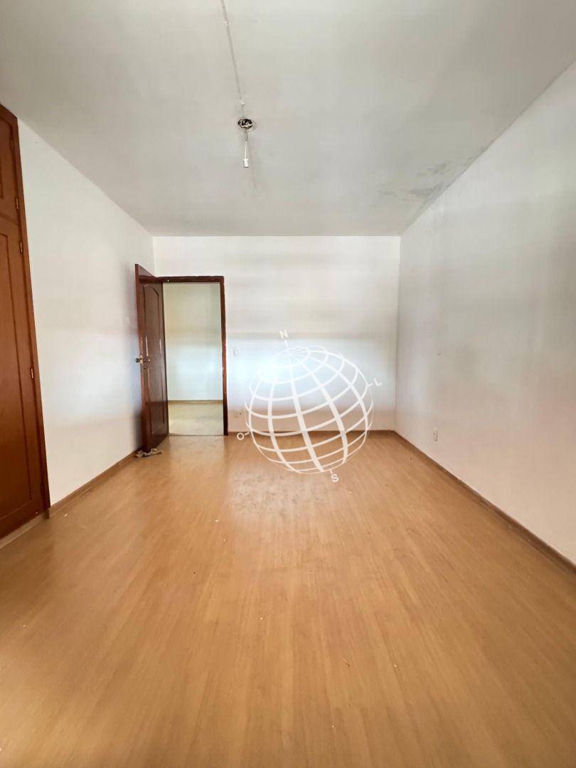 Casa à venda e aluguel com 3 quartos, 243m² - Foto 11