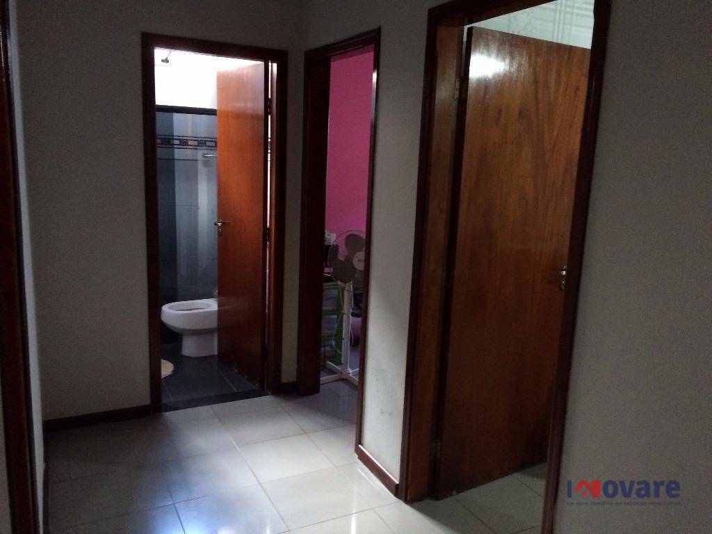 Casa à venda com 3 quartos, 200m² - Foto 11