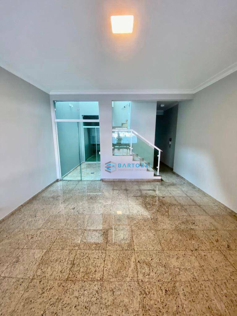 Sobrado à venda com 3 quartos, 125m² - Foto 1