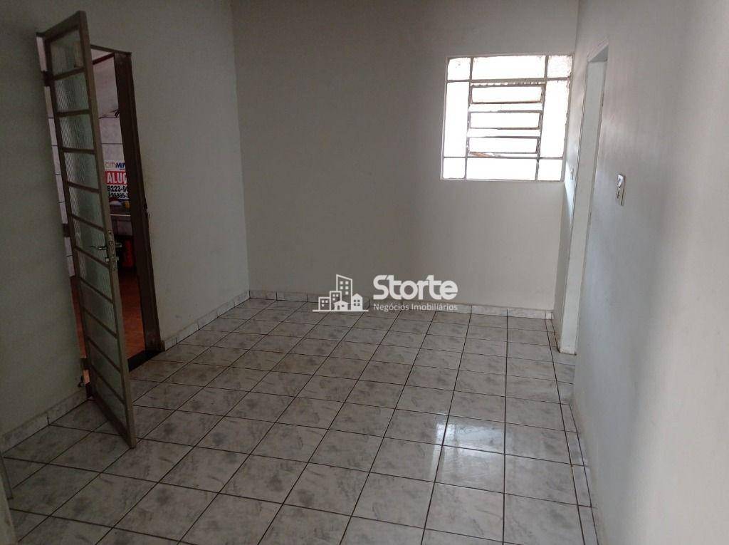 Casa à venda com 5 quartos, 200m² - Foto 2