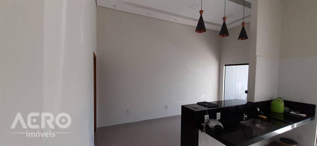 Casa à venda com 3 quartos, 95m² - Foto 1