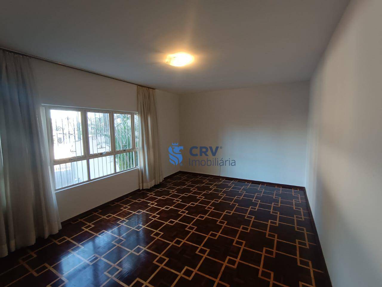 Casa para alugar com 3 quartos, 240m² - Foto 2