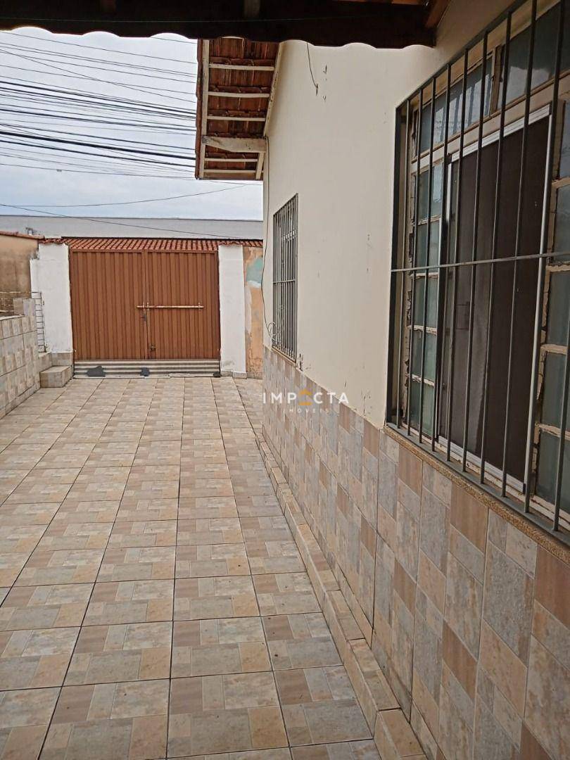 Casa à venda com 4 quartos, 189m² - Foto 2