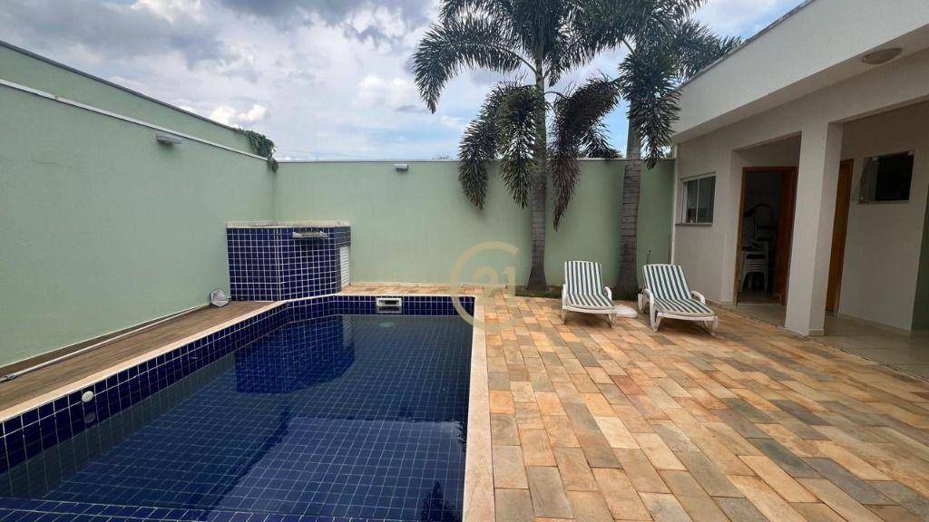 Casa de Condomínio à venda com 3 quartos, 204m² - Foto 2