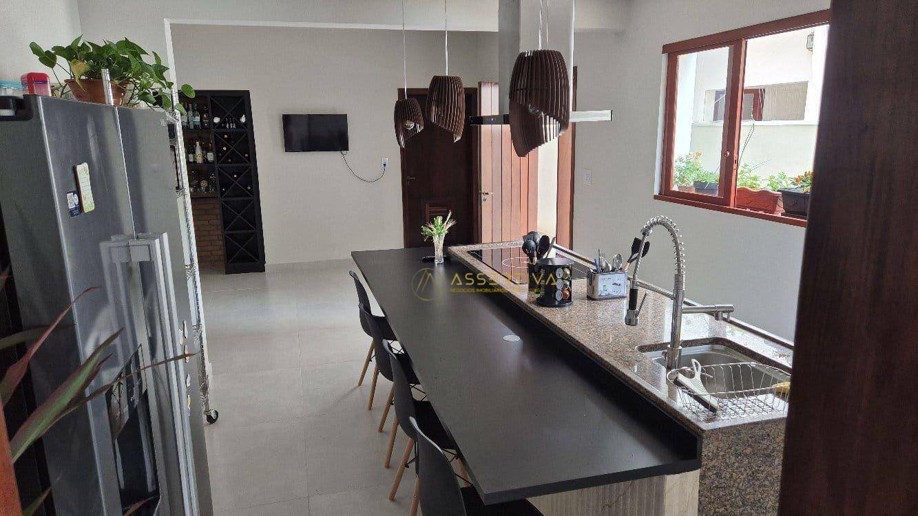 Casa de Condomínio para alugar com 4 quartos, 380m² - Foto 6