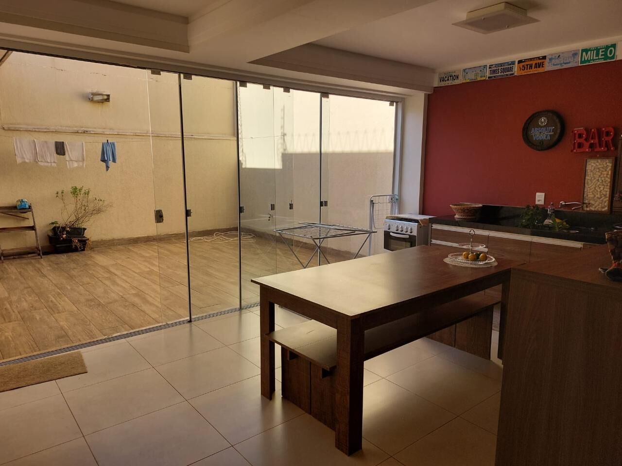 Casa à venda com 3 quartos, 250m² - Foto 1