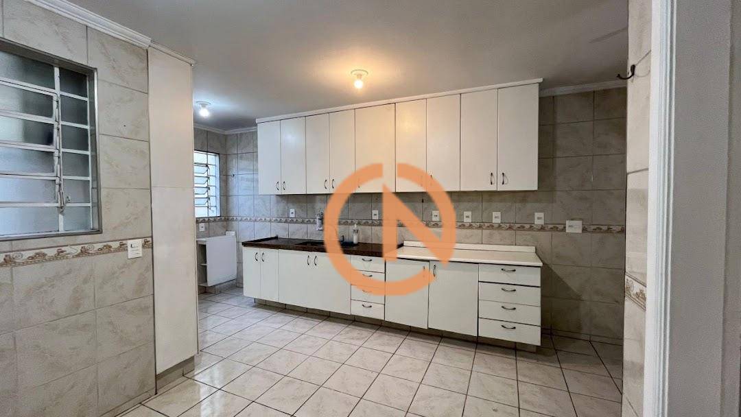 Sobrado para alugar com 3 quartos, 200m² - Foto 10