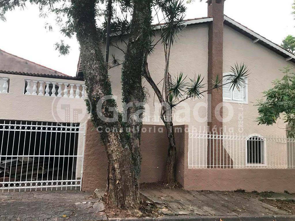 Sobrado à venda com 4 quartos, 245m² - Foto 1