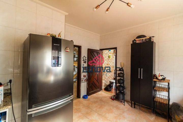 Sobrado à venda com 3 quartos, 220m² - Foto 18