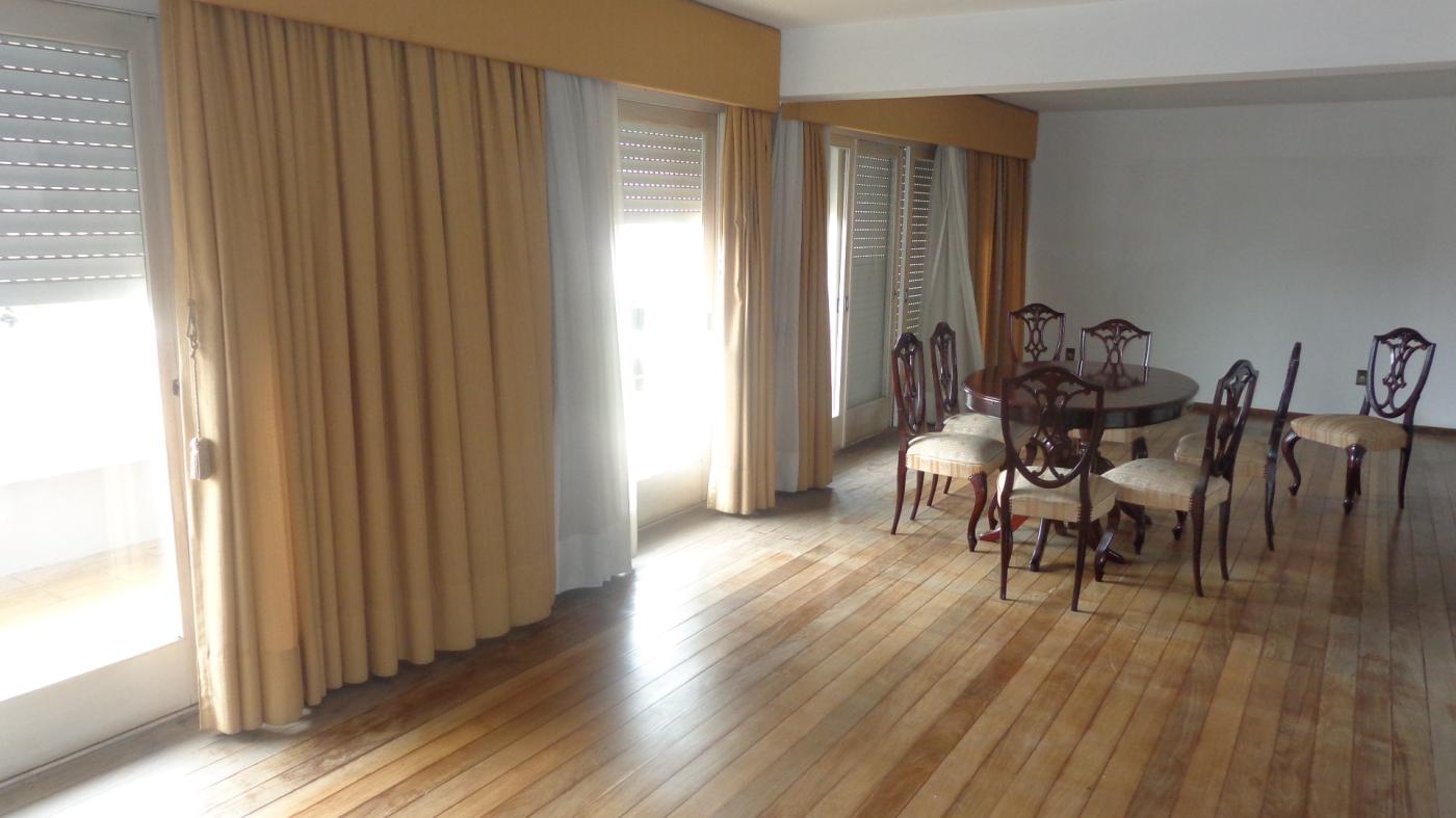 Apartamento à venda com 3 quartos, 150m² - Foto 2