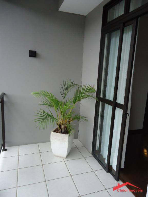 Apartamento para alugar com 2 quartos, 70m² - Foto 14