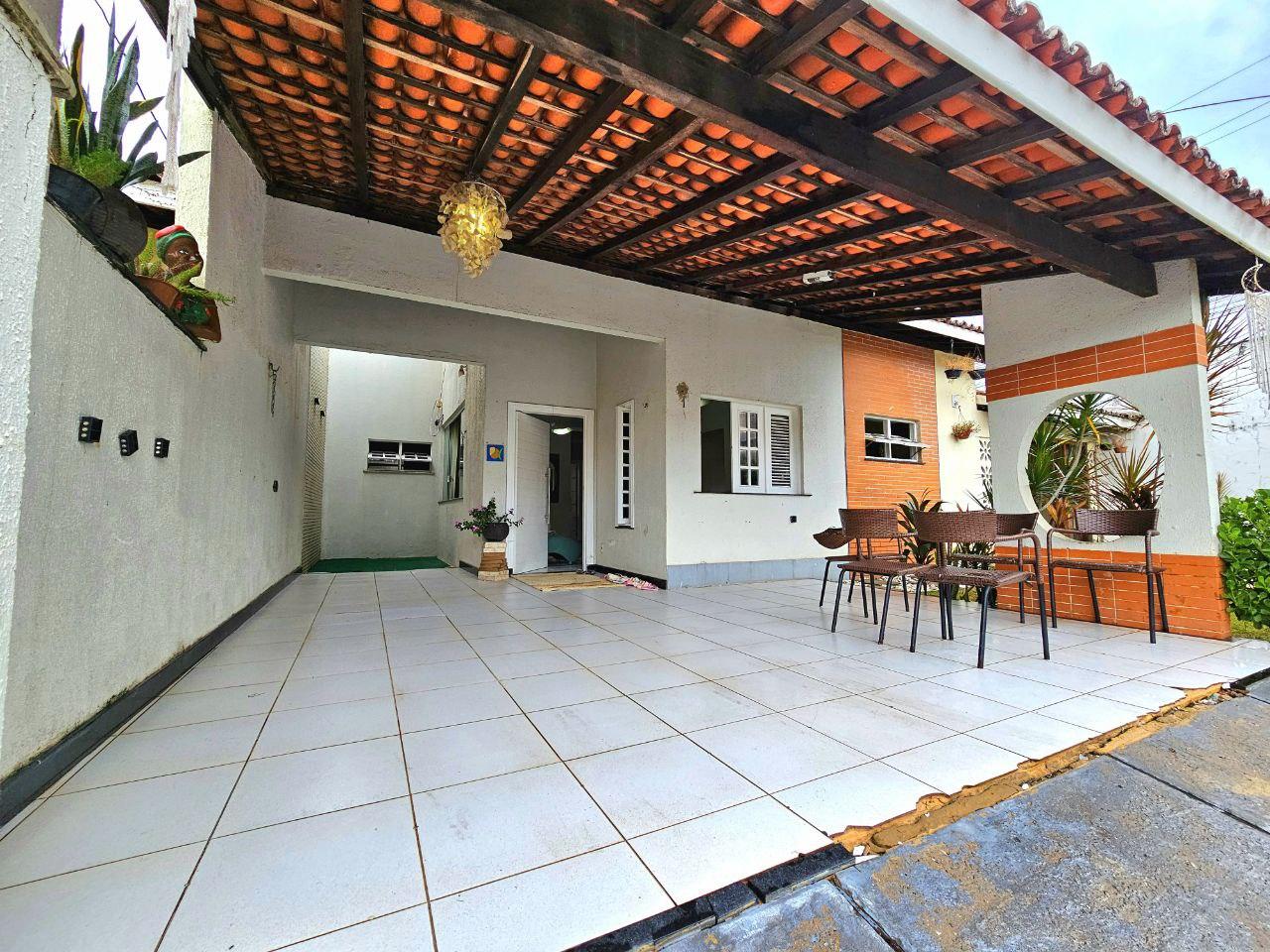 Casa de Condomínio à venda com 3 quartos, 200m² - Foto 1