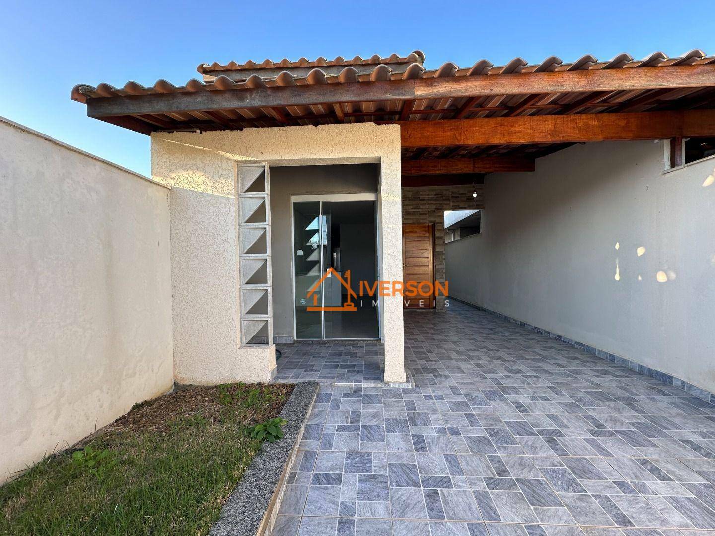 Casa à venda com 2 quartos, 69m² - Foto 1