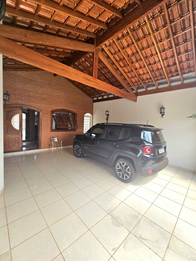 Casa à venda com 3 quartos, 250m² - Foto 2