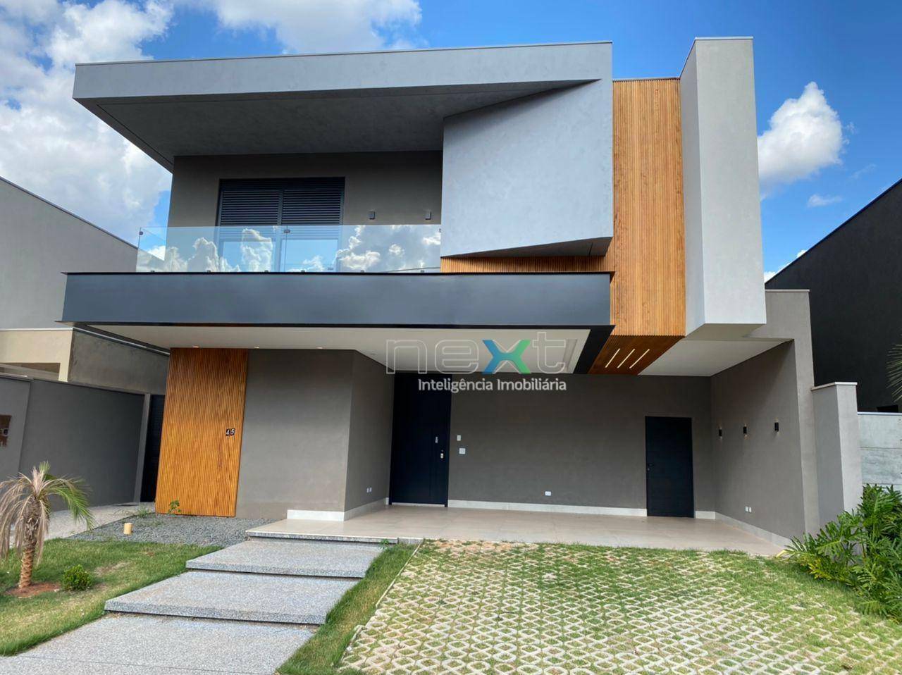 Sobrado à venda com 4 quartos, 332m² - Foto 1