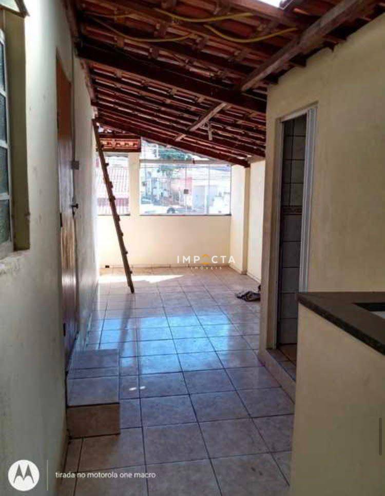 Casa à venda com 3 quartos, 200m² - Foto 3