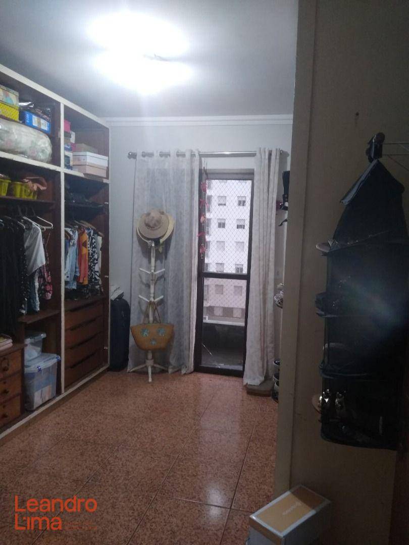 Apartamento à venda com 3 quartos, 206m² - Foto 11