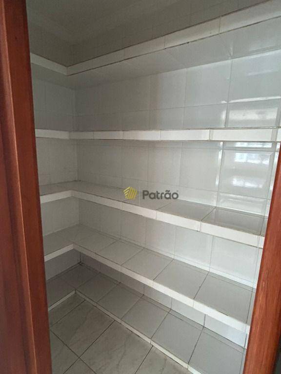 Casa de Condomínio para alugar com 4 quartos, 385m² - Foto 14